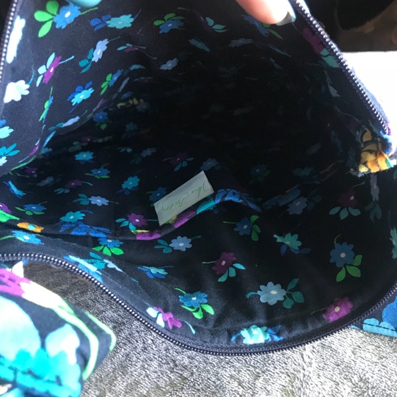 Vera Bradley Cross Body Large - Picture 2 of 3